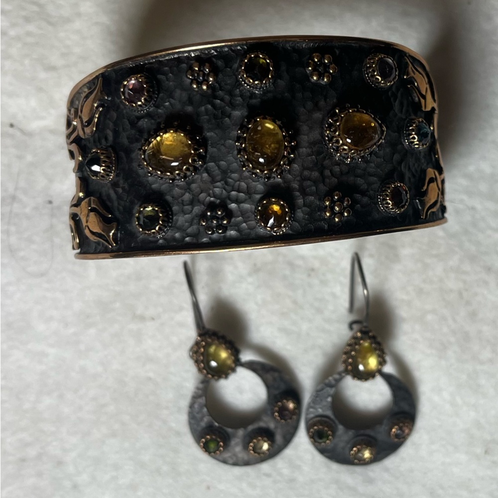 Elegant Black and Gold Jewelry Set